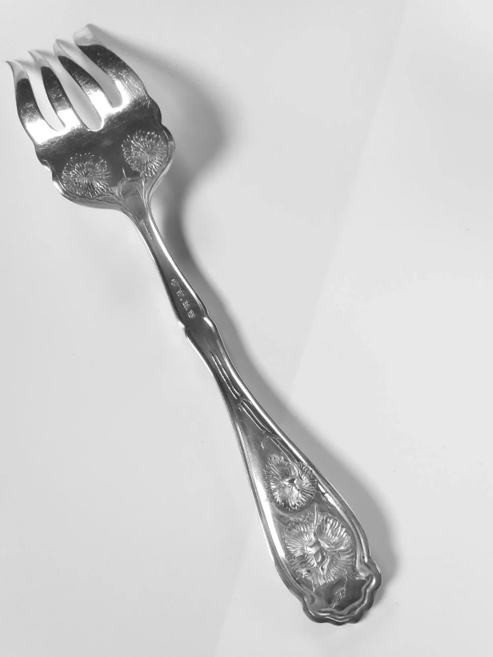 VTG 1908 Wm Rogers W R Keystone CARNATION Silverplate Floral Serving Fork 8.25